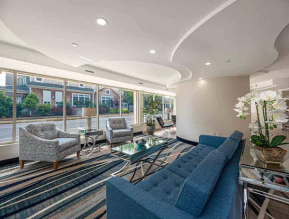 The Breakers Hotel & Suites 레오보스 비치 외부 사진