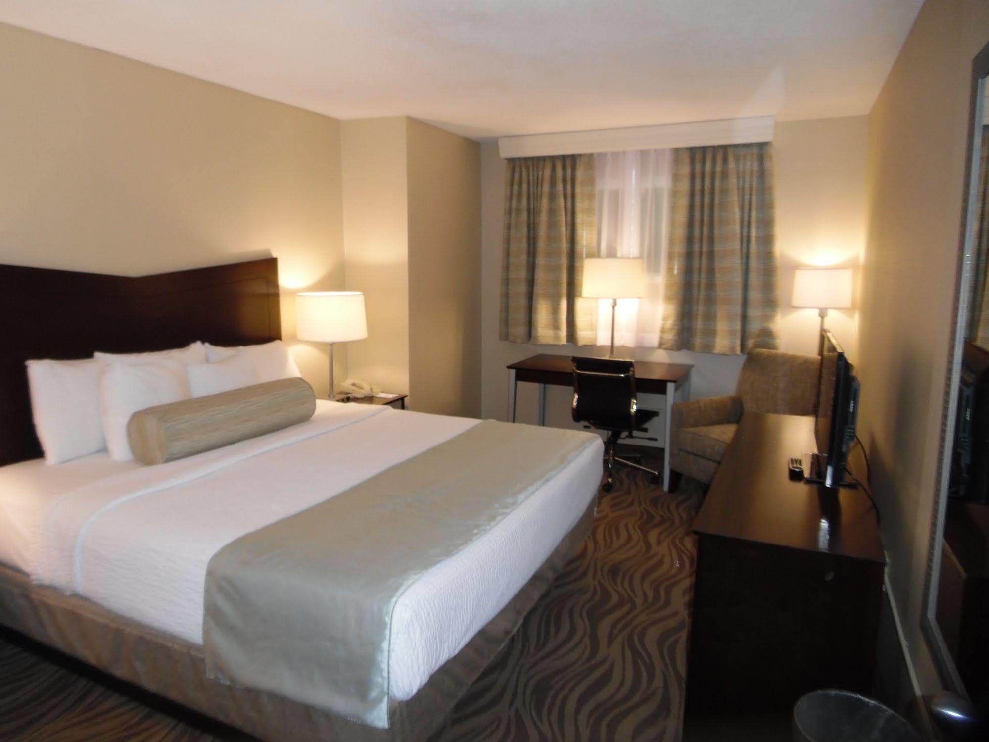 The Breakers Hotel & Suites 레오보스 비치 외부 사진