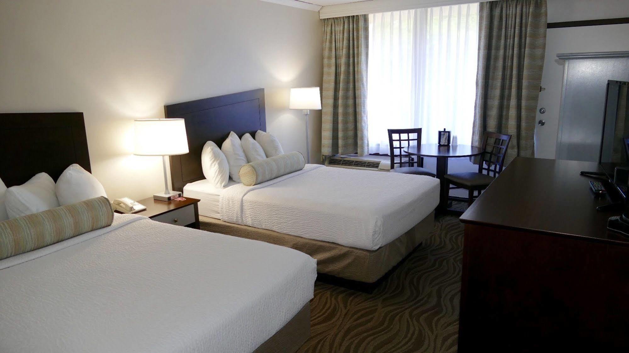 The Breakers Hotel & Suites 레오보스 비치 외부 사진