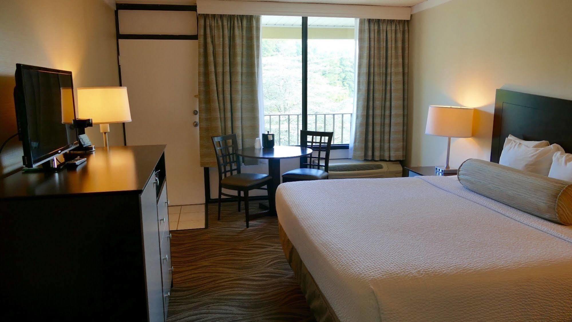 The Breakers Hotel & Suites 레오보스 비치 외부 사진